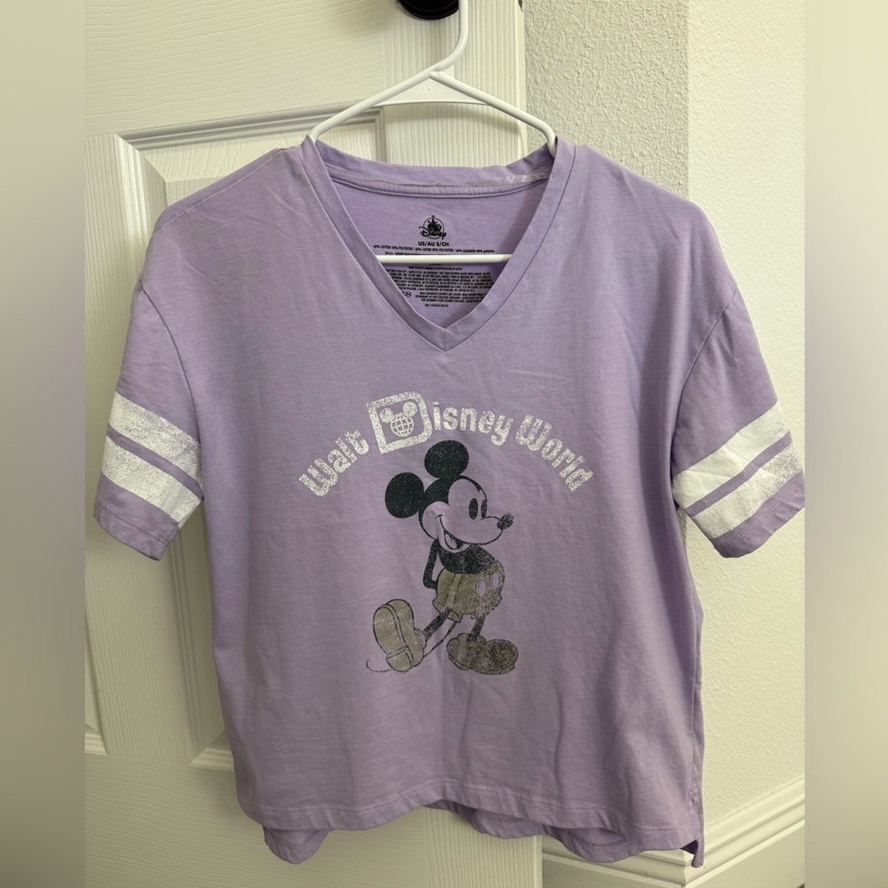 Disney Women’s Small Light Purple V-neck T-shirt